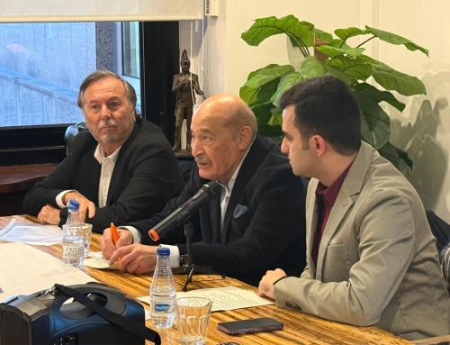 Aforo completo en la conferencia de Jafar Jafari